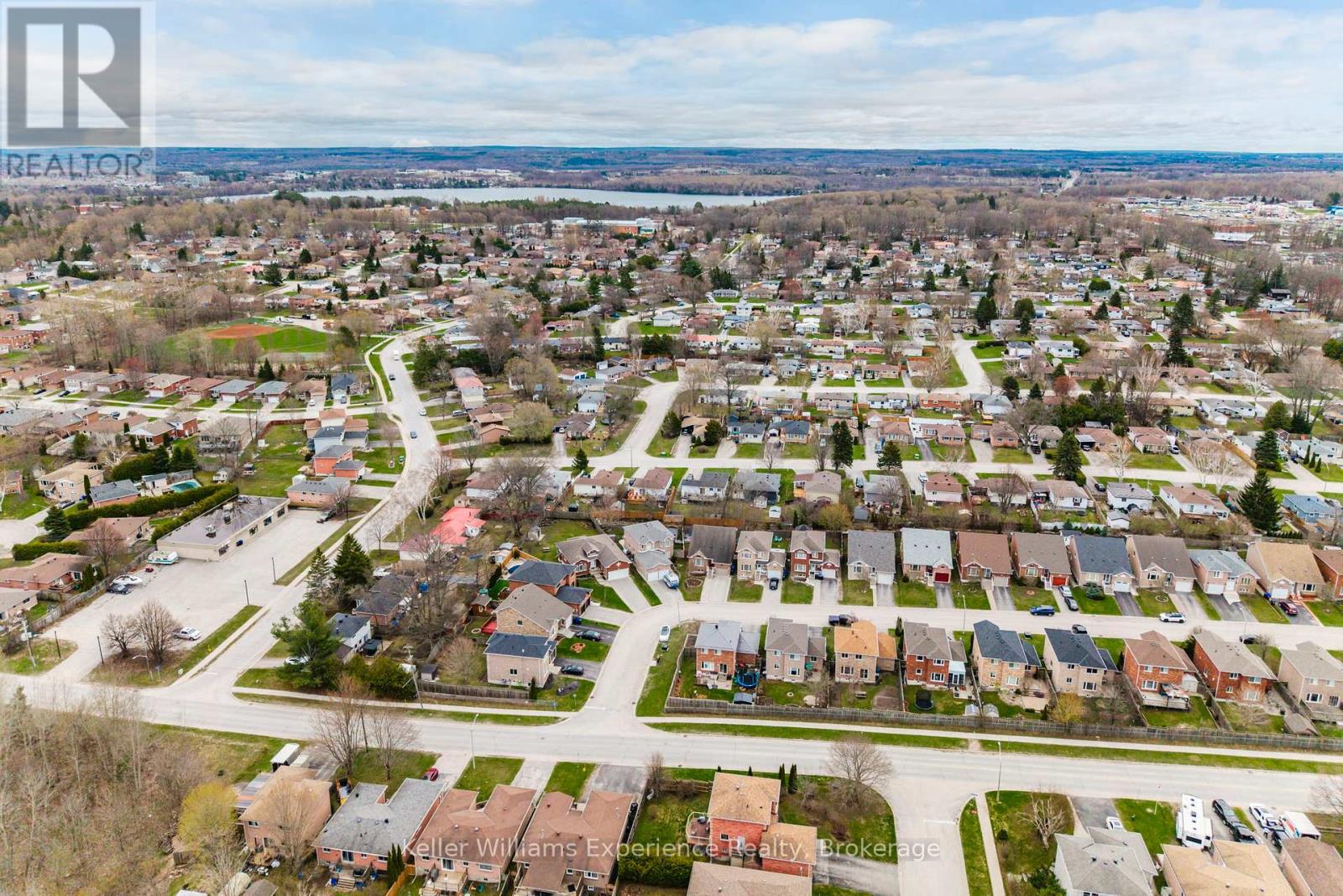 1005 WHITNEY CRESCENT - Image 2