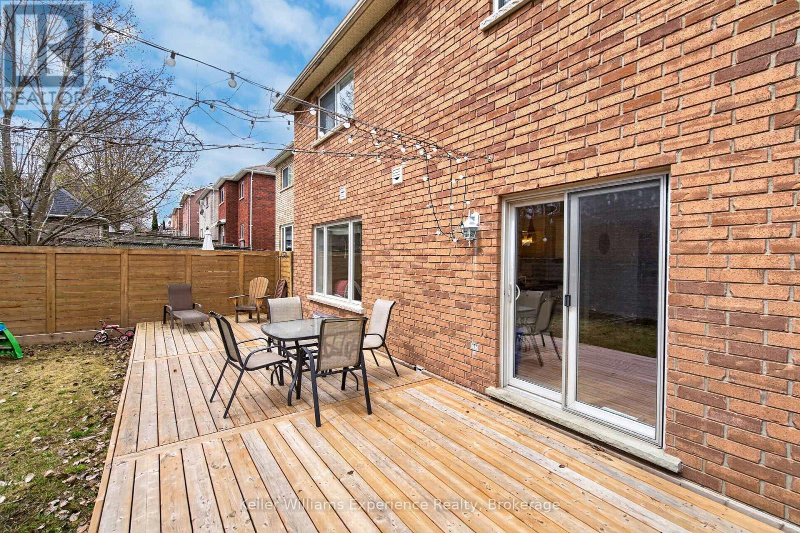 1005 WHITNEY CRESCENT - 21