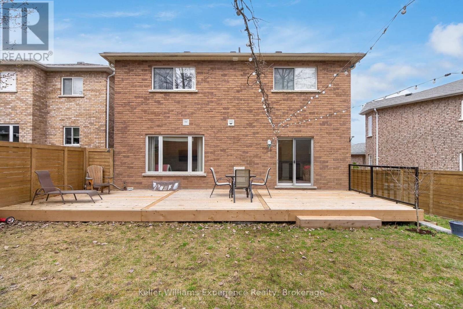 1005 WHITNEY CRESCENT - 23