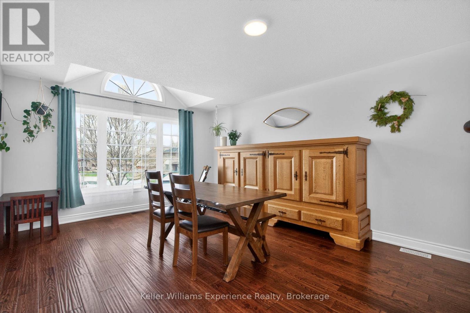 1005 WHITNEY CRESCENT - 5