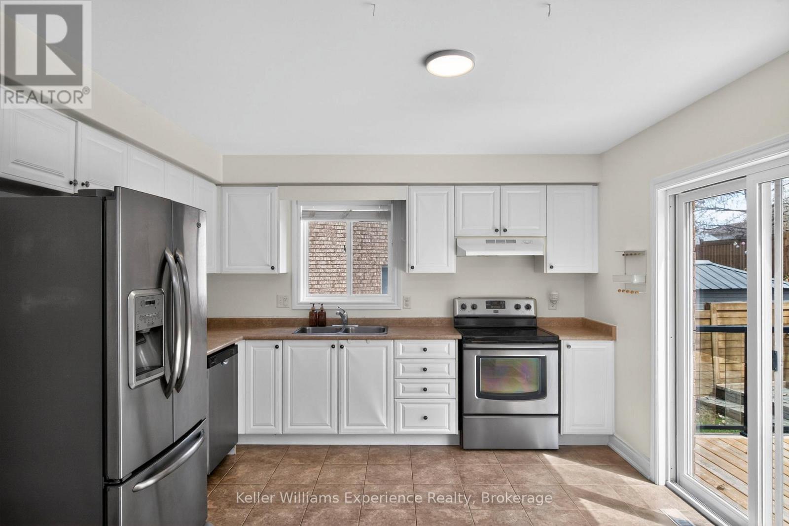 1005 WHITNEY CRESCENT - 6