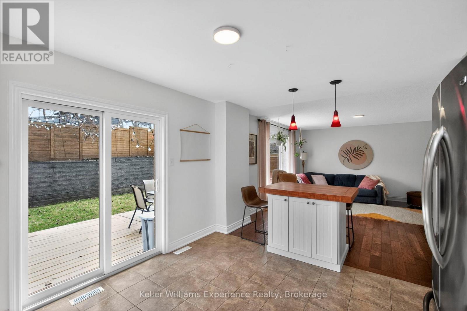1005 WHITNEY CRESCENT - 7