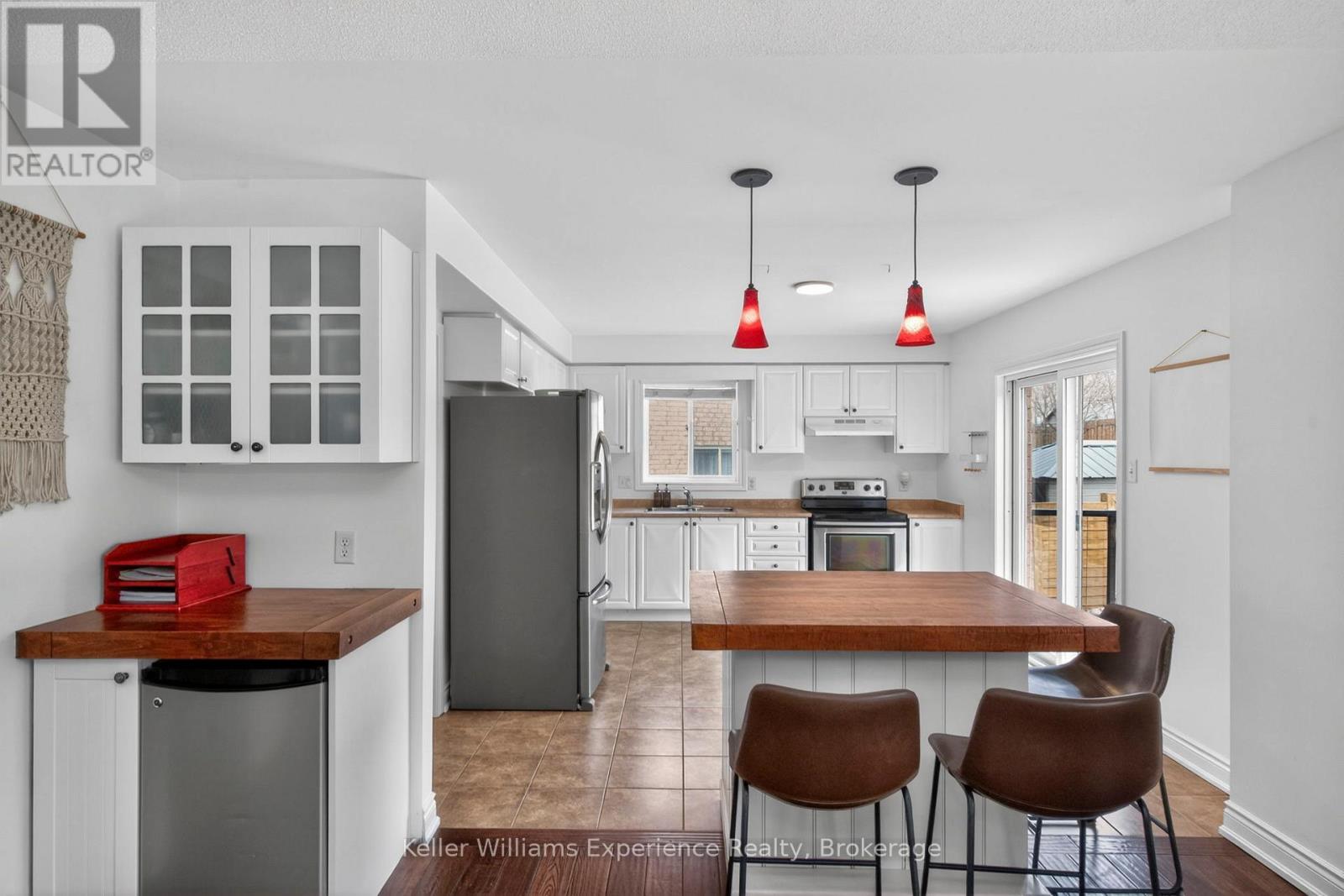 1005 WHITNEY CRESCENT - 8