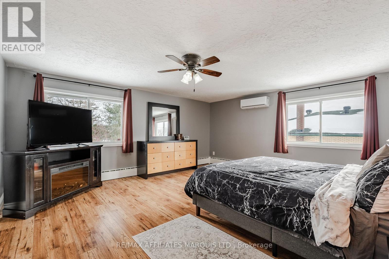 219 PESCOD AVENUE - 21