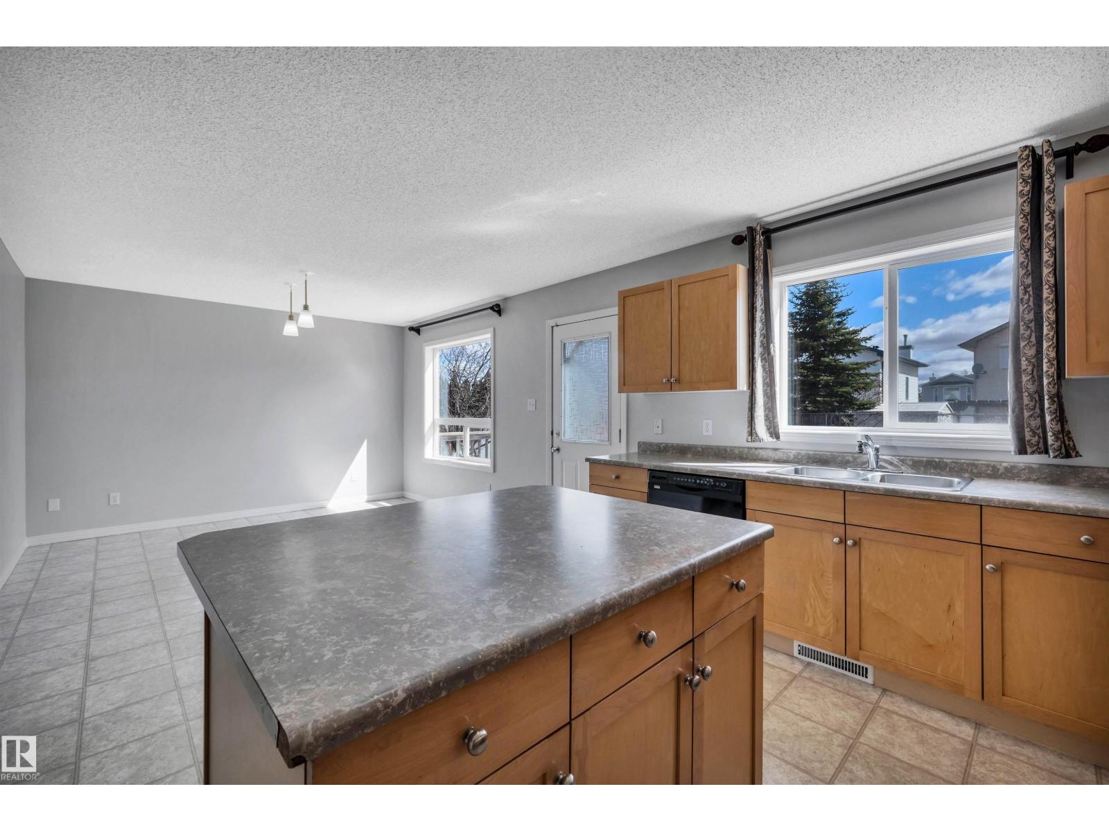 4316 151 AV NW, Edmonton