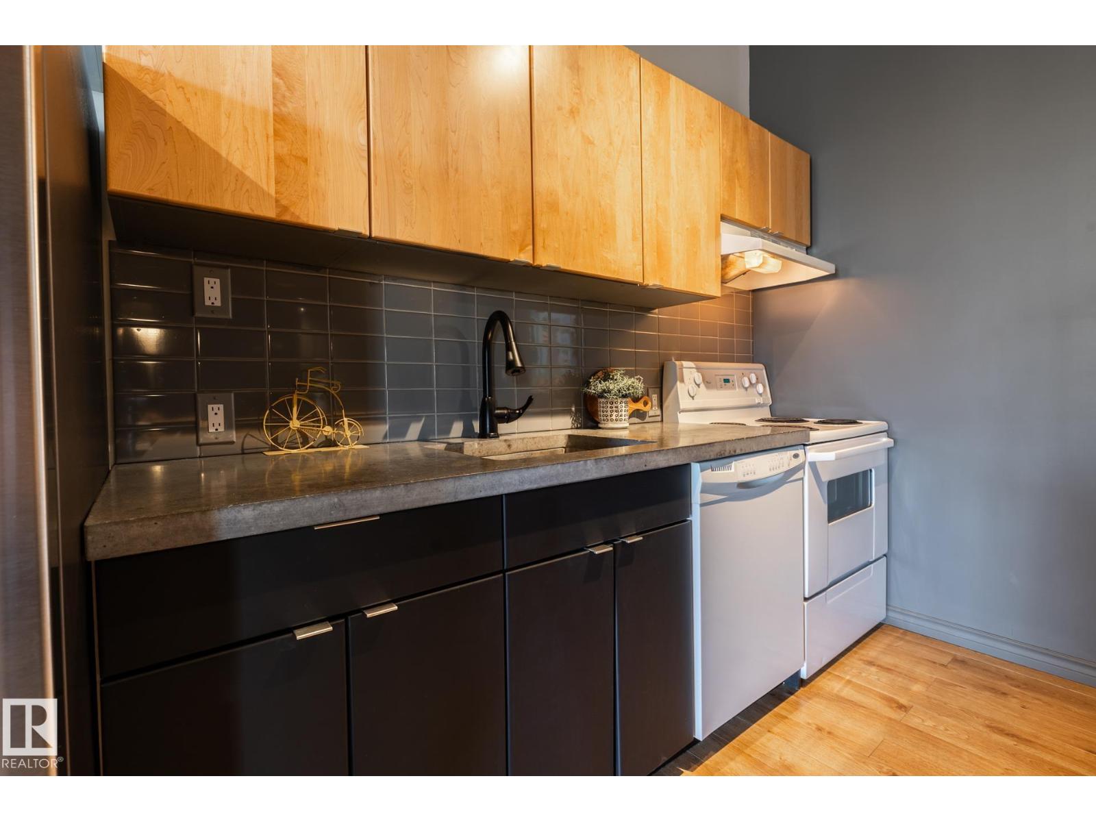 #407 10301 109 ST NW, Edmonton