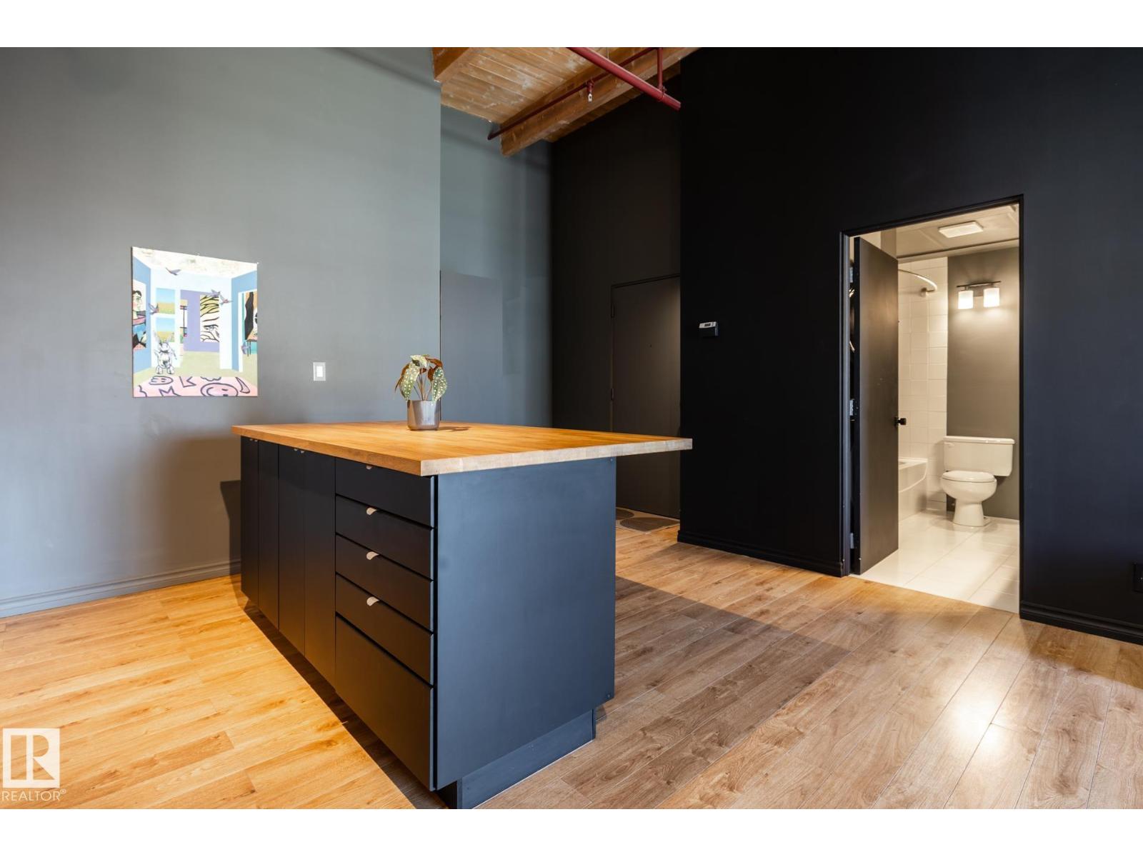 #407 10301 109 ST NW, Edmonton