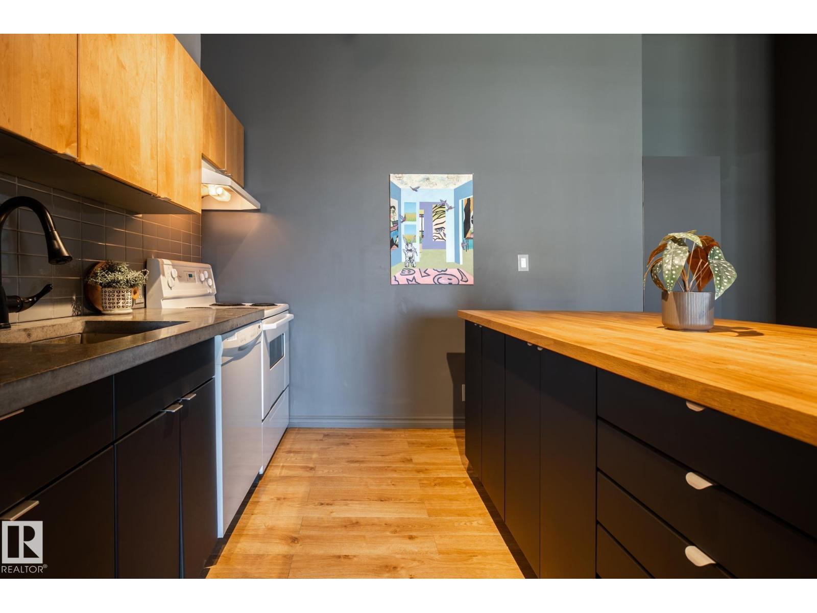 #407 10301 109 ST NW, Edmonton