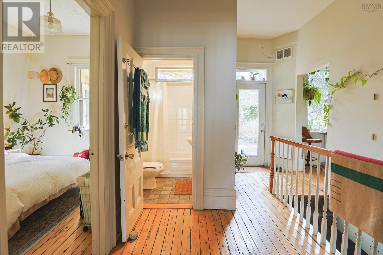 2048 Creighton Street - 19