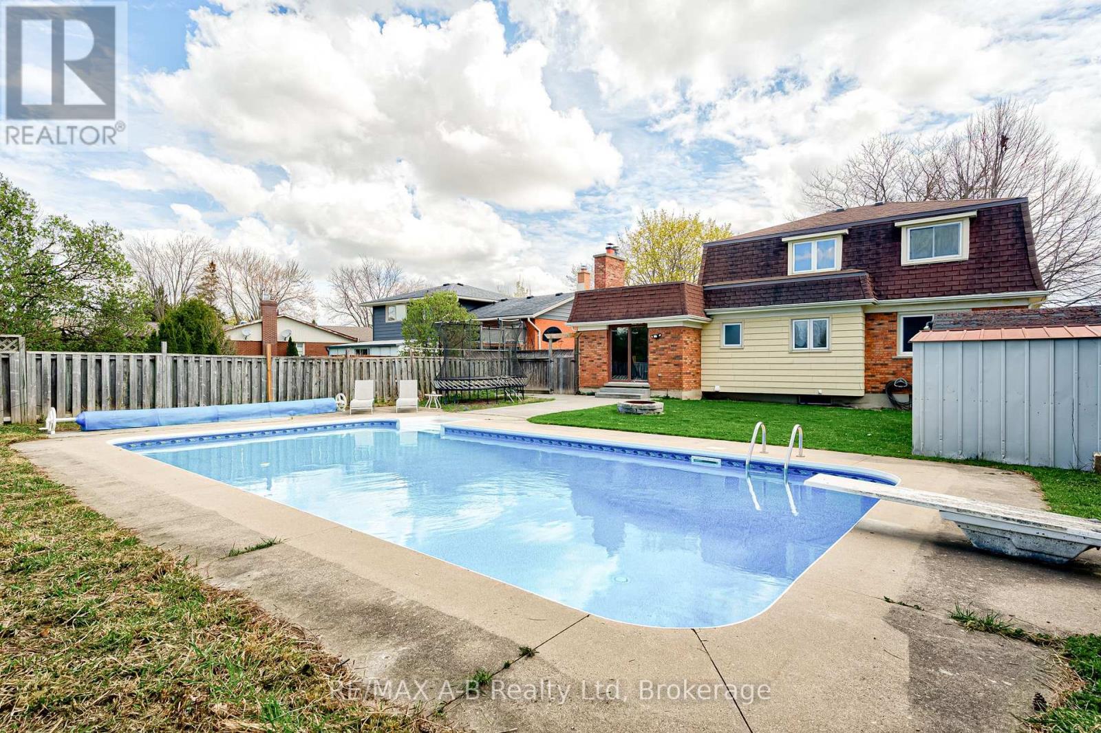 90 WINDEMERE CRESCENT - 11