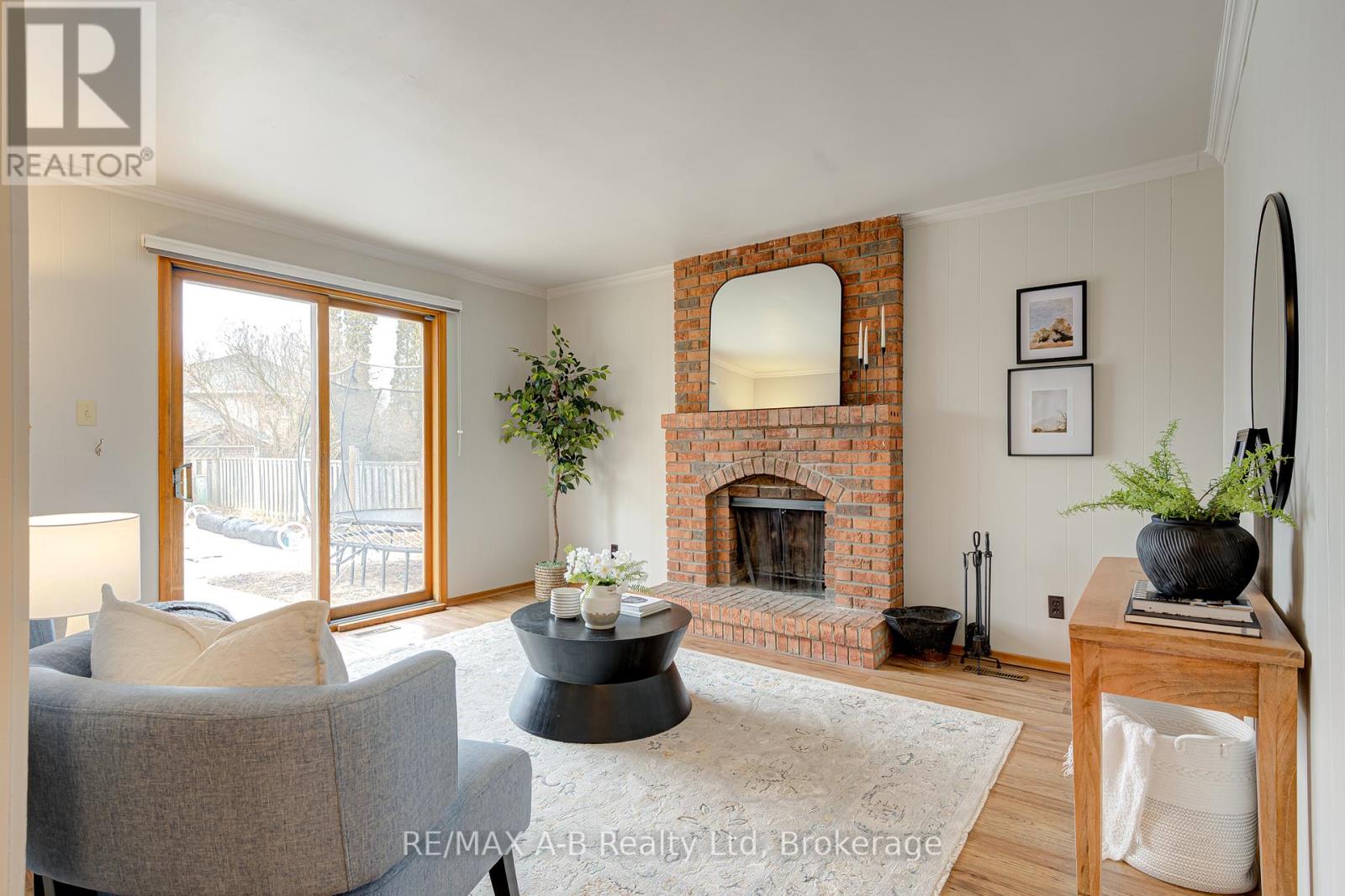 90 WINDEMERE CRESCENT - 22