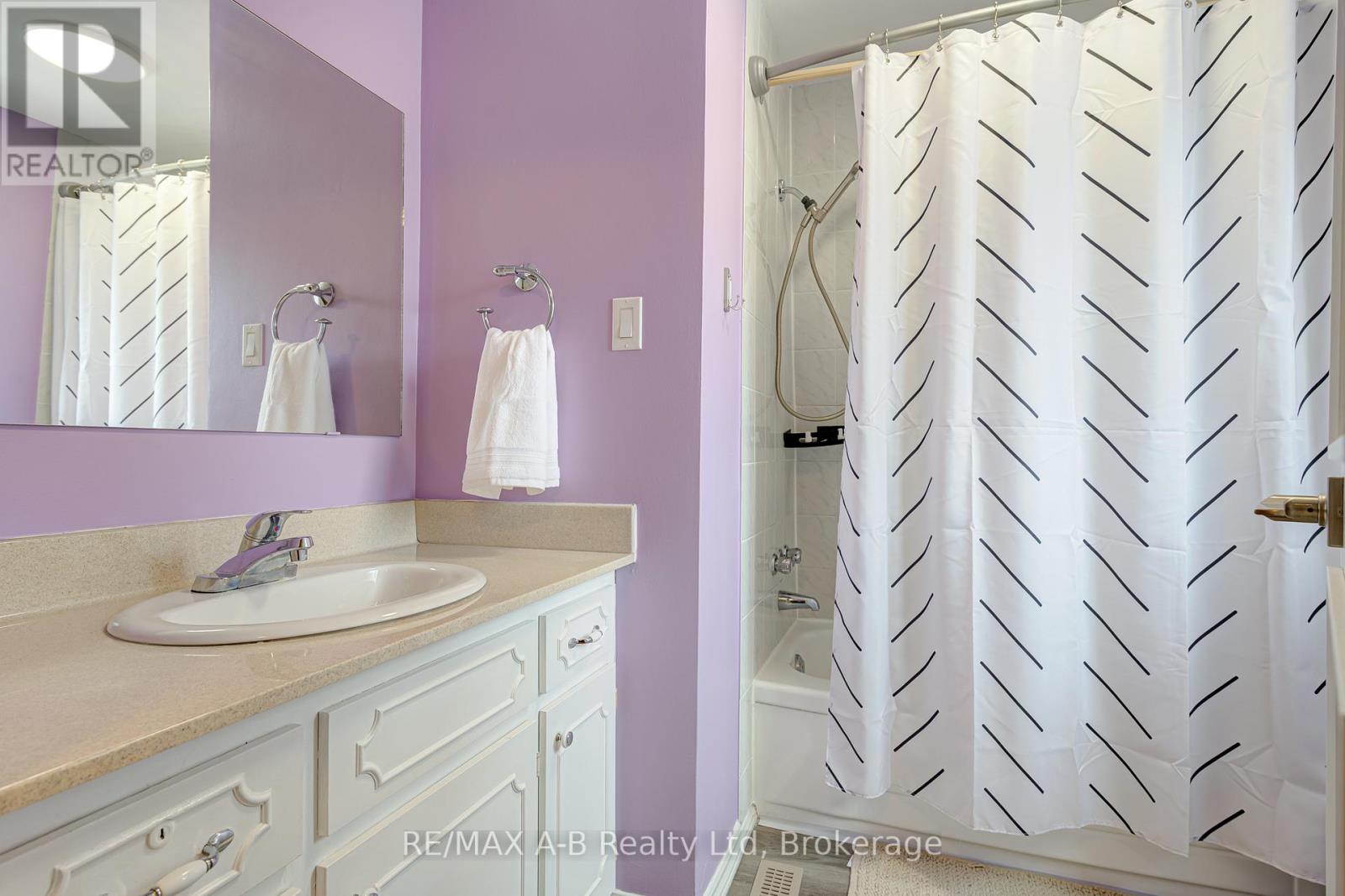 90 WINDEMERE CRESCENT - 26