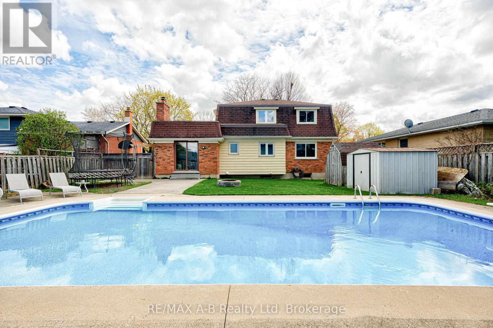 90 WINDEMERE CRESCENT - 8