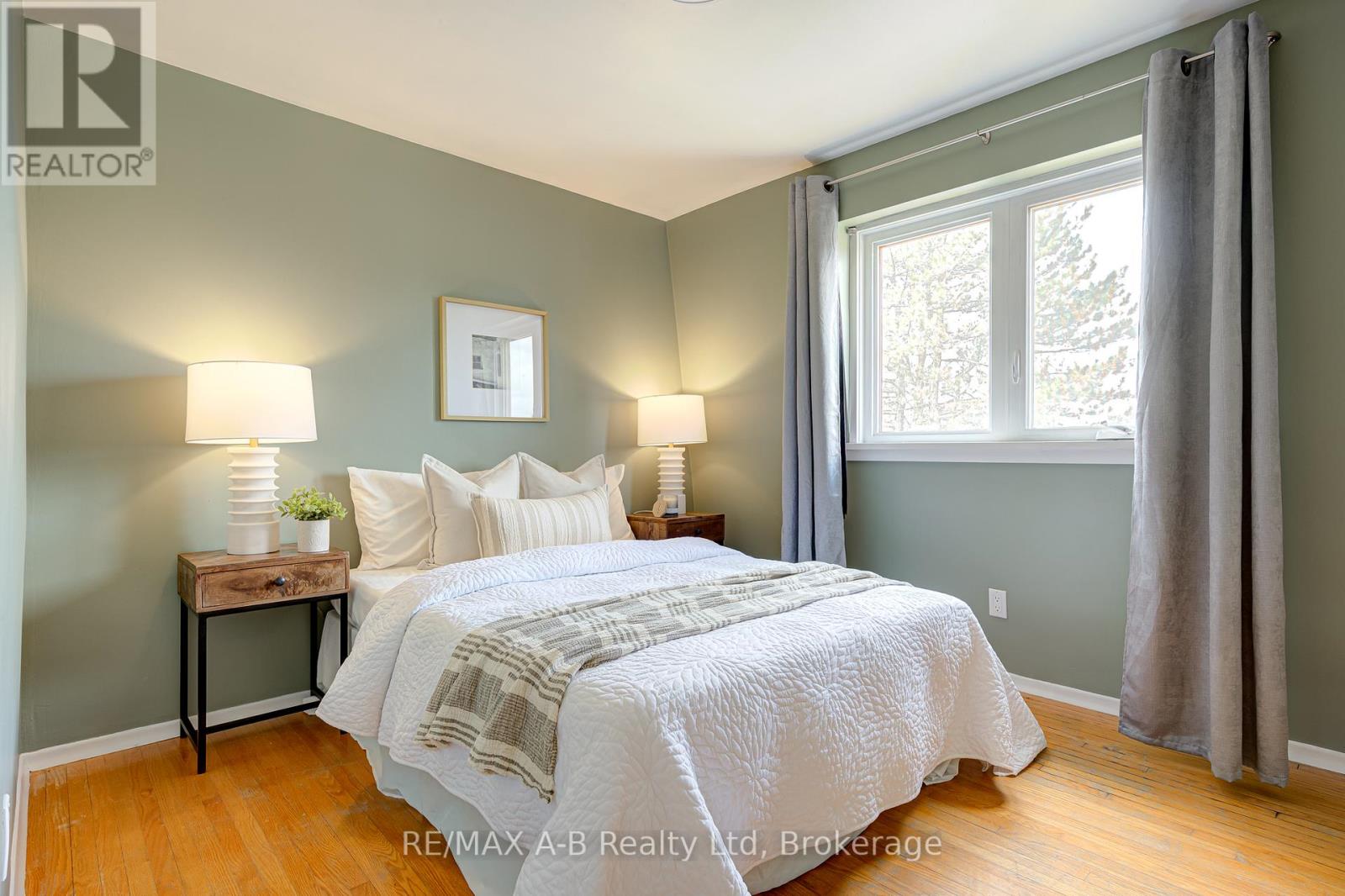 90 WINDEMERE CRESCENT - 30
