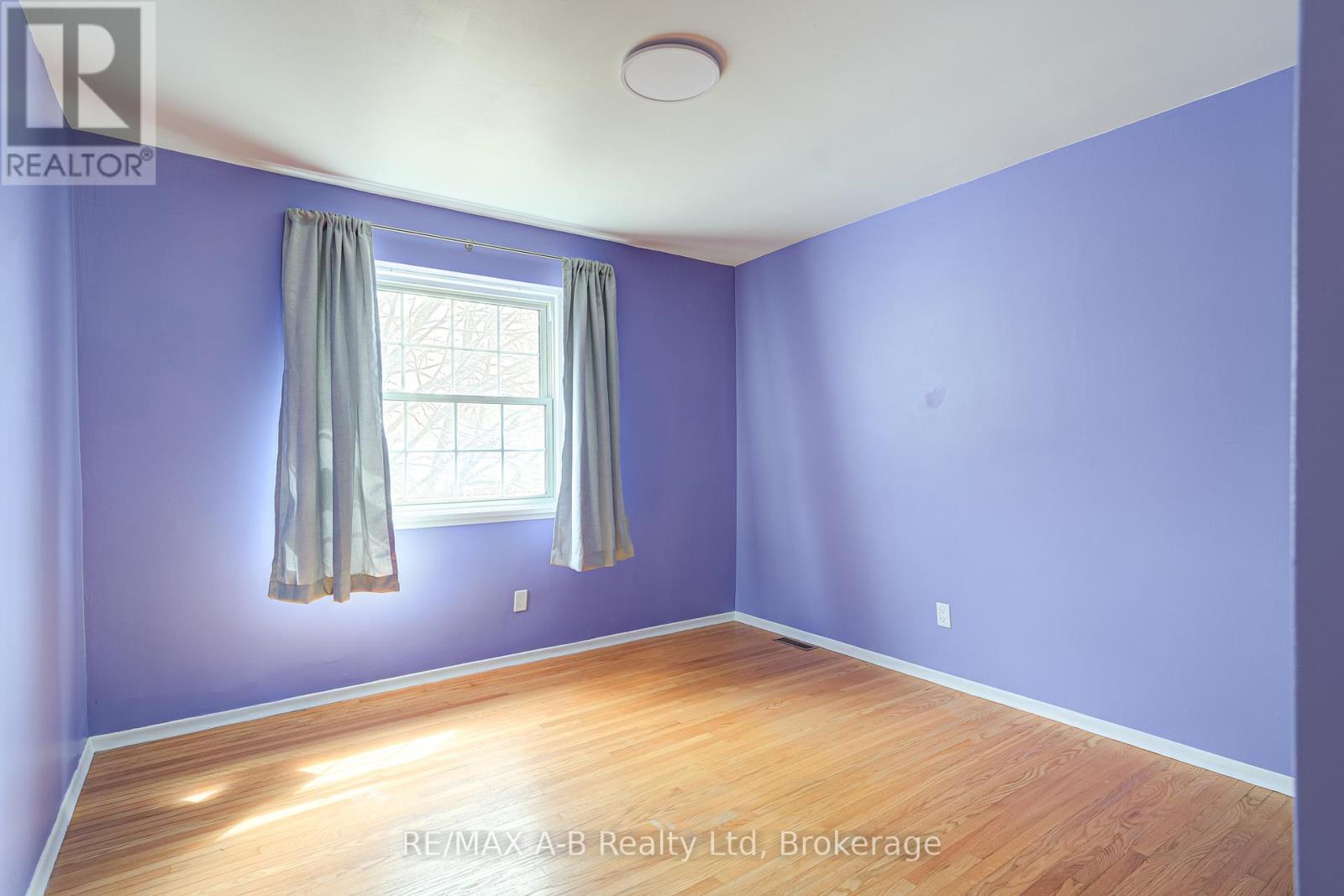 90 WINDEMERE CRESCENT - 32