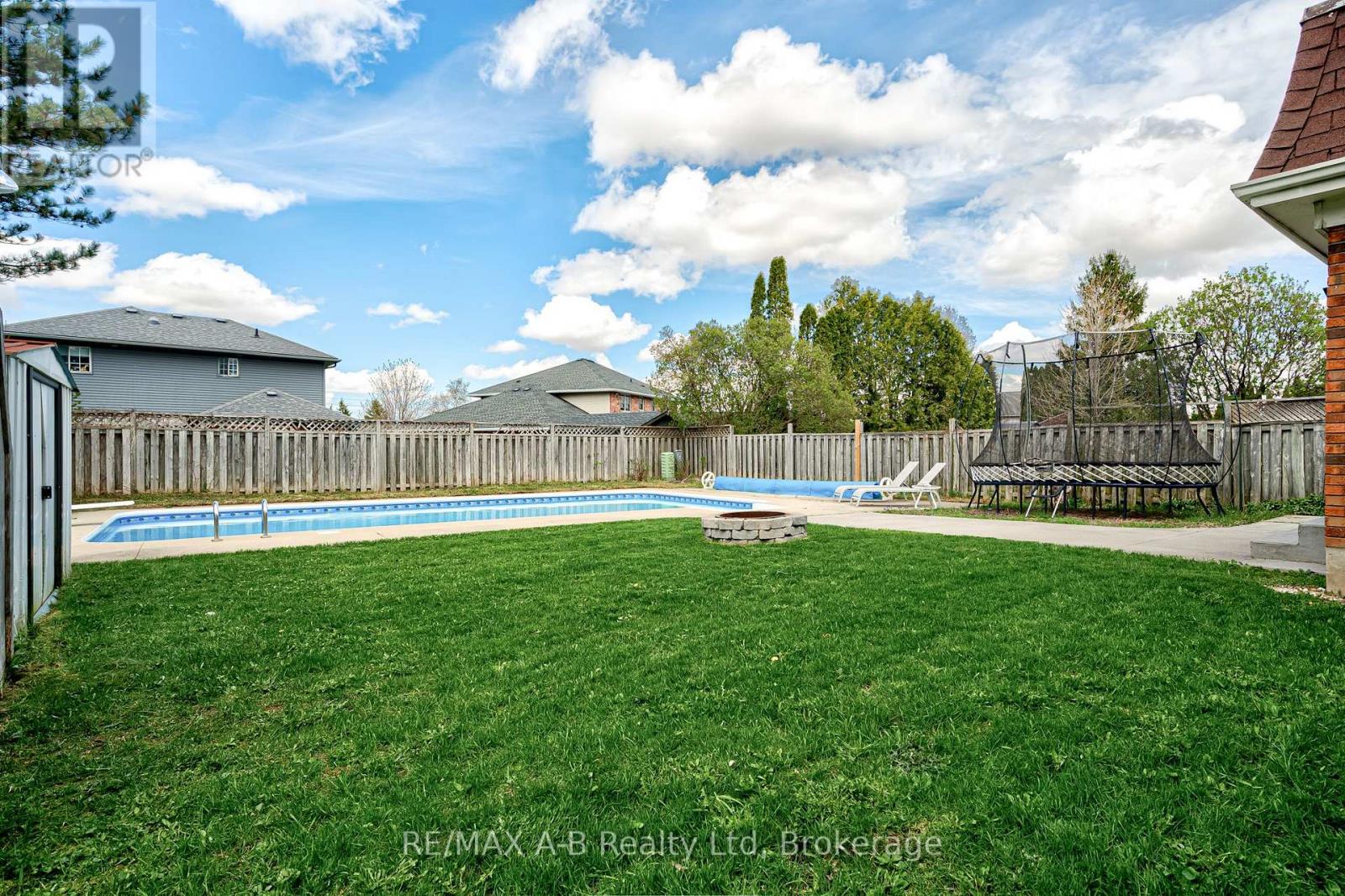 90 WINDEMERE CRESCENT - 9