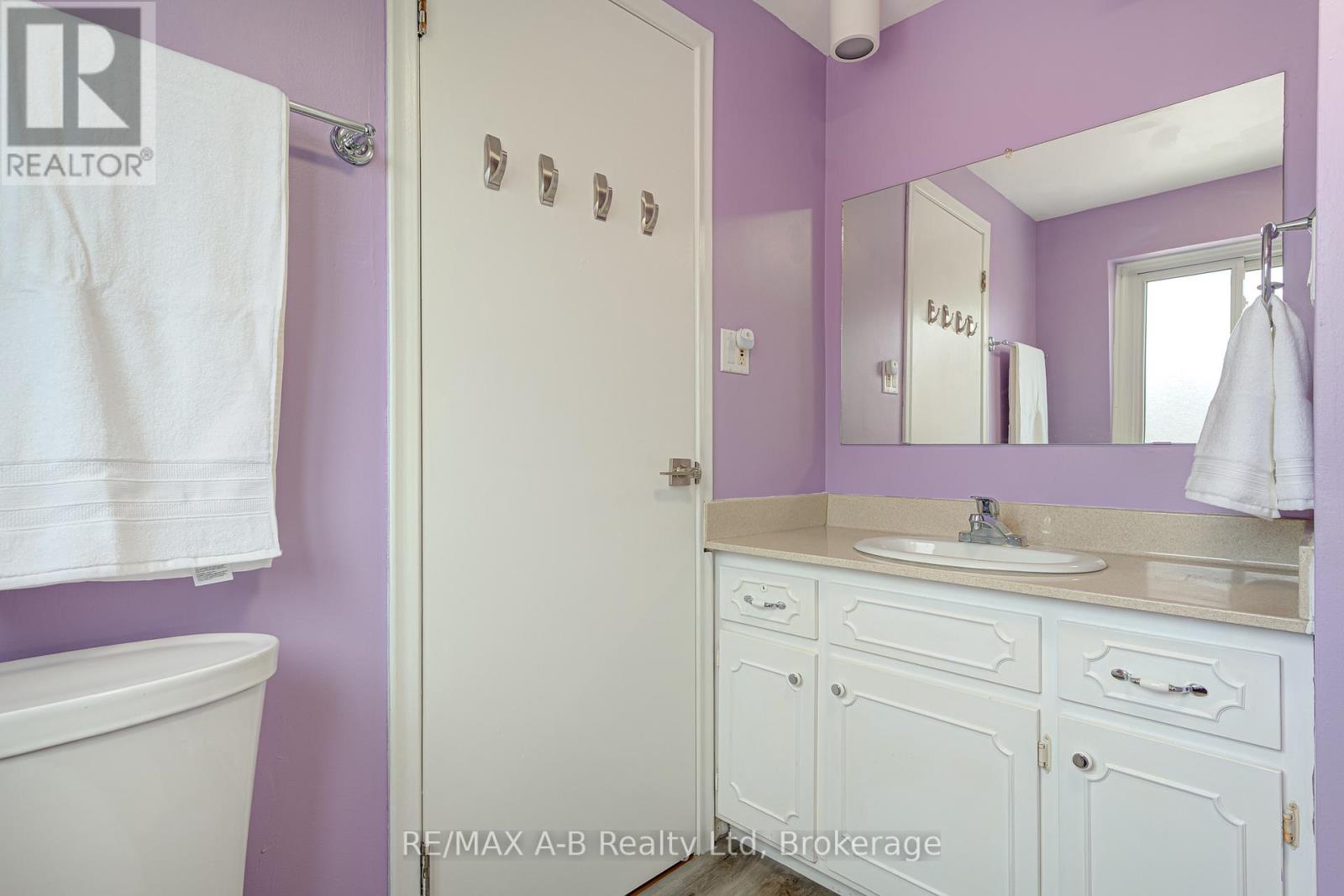 90 WINDEMERE CRESCENT - 27