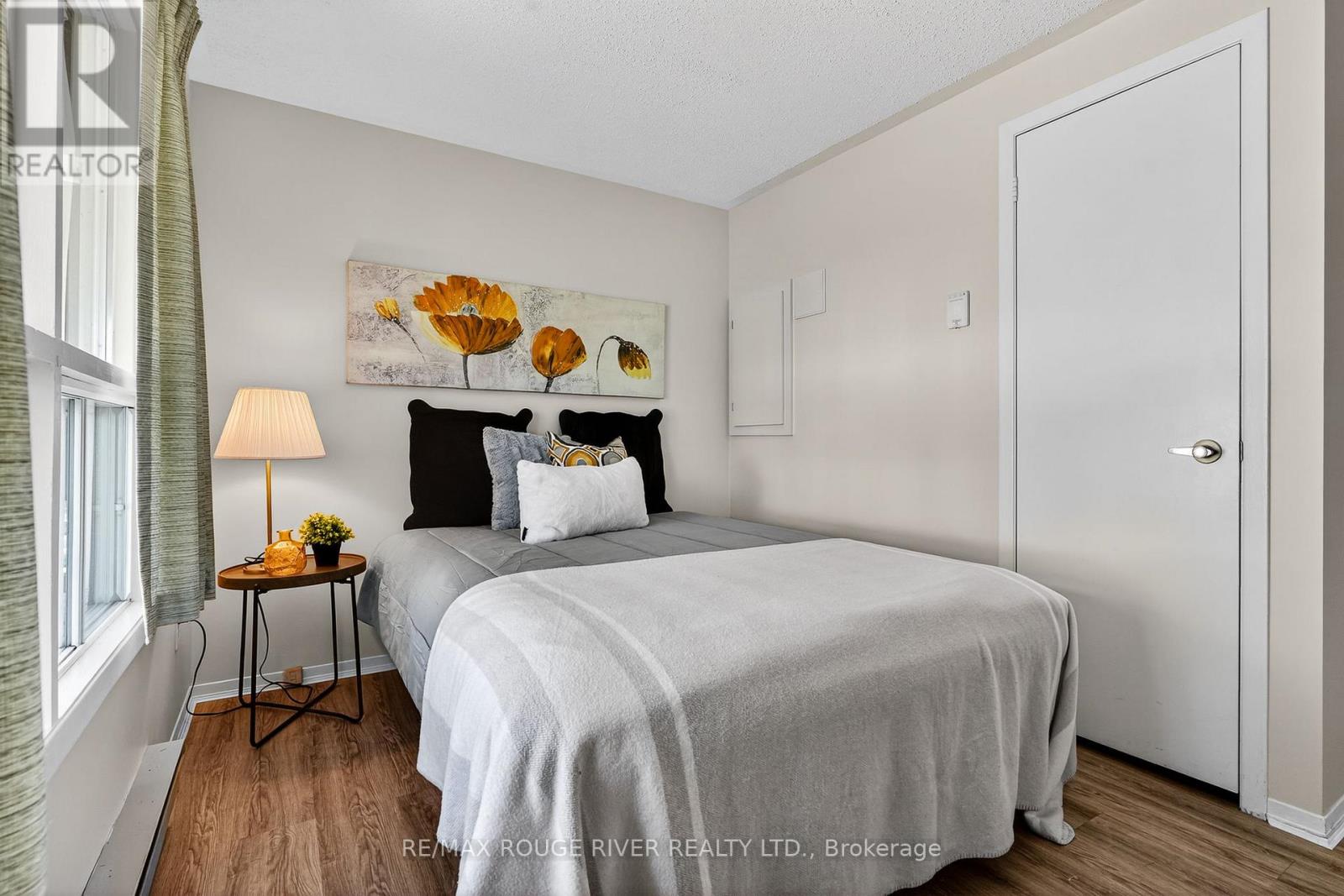 22 EASTBANK ROAD - 33