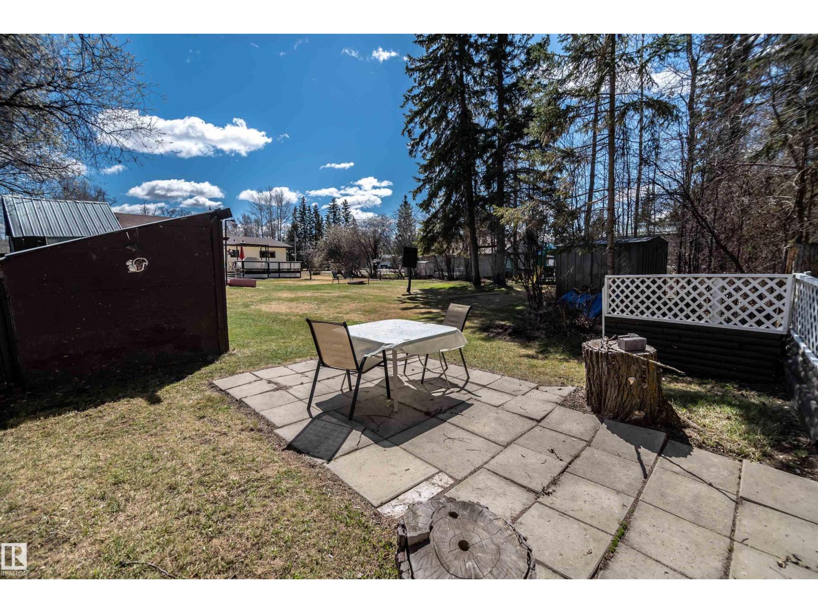 4828 48 ST - 23