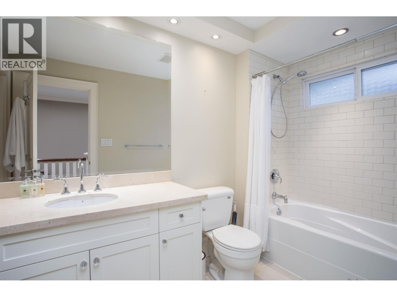 6417 PITT STREET, West Vancouver