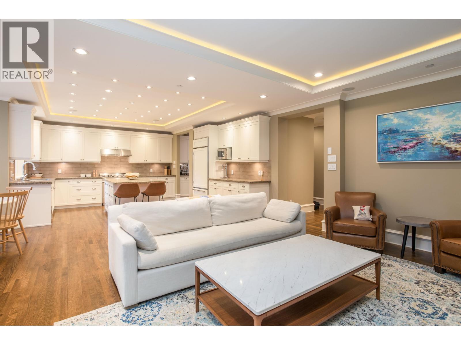 6417 PITT STREET, West Vancouver