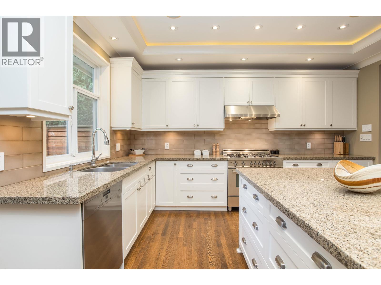 6417 PITT STREET, West Vancouver