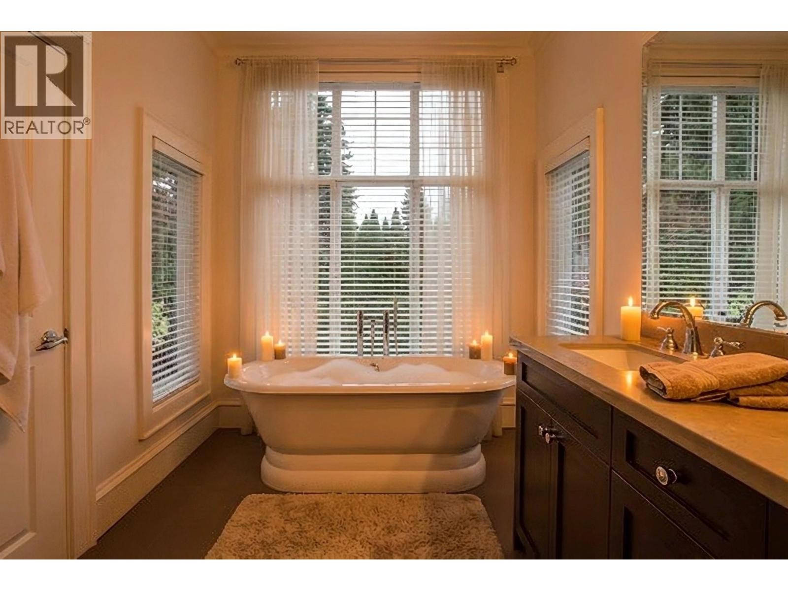 6417 PITT STREET, West Vancouver