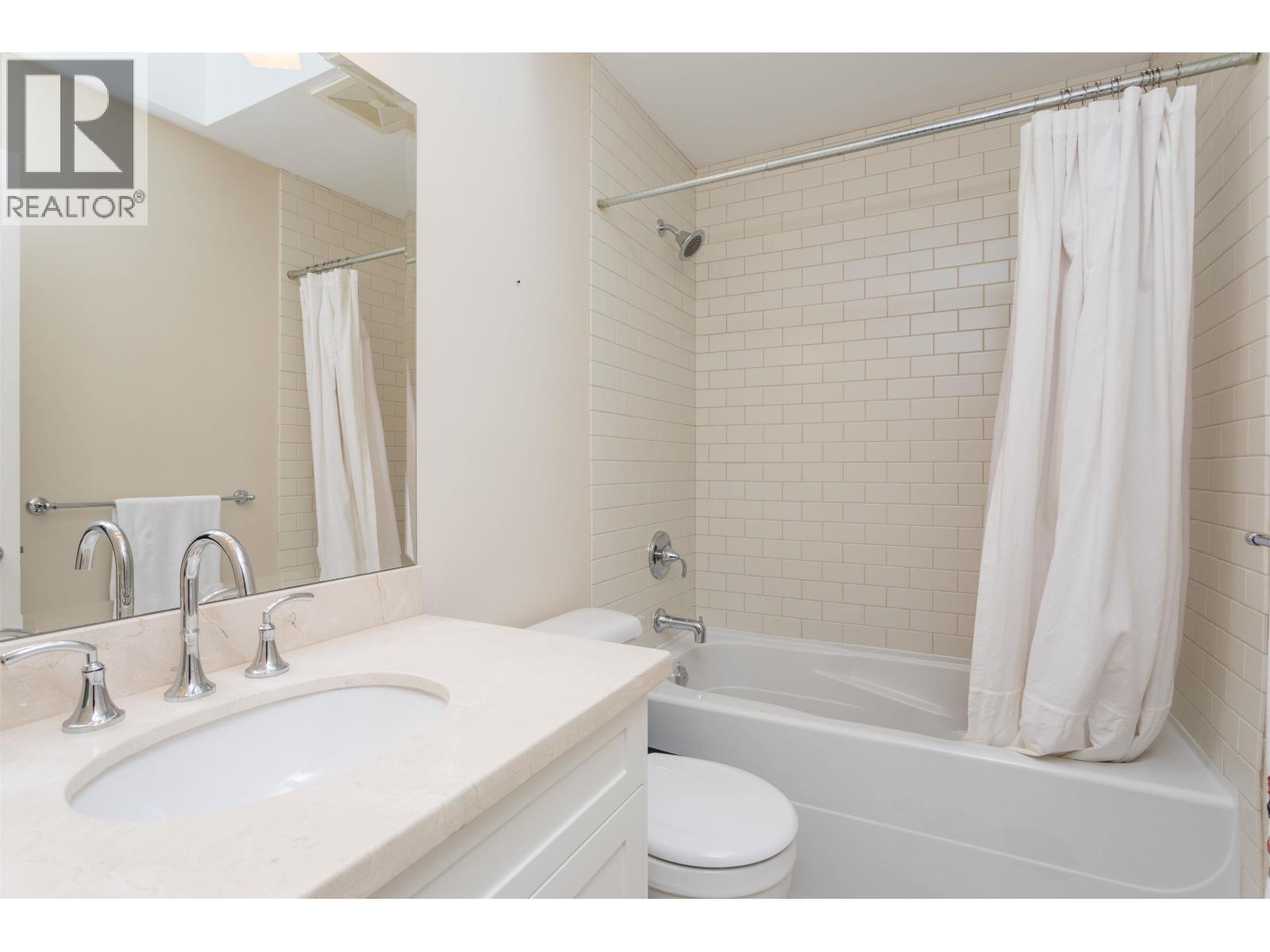 6417 PITT STREET, West Vancouver
