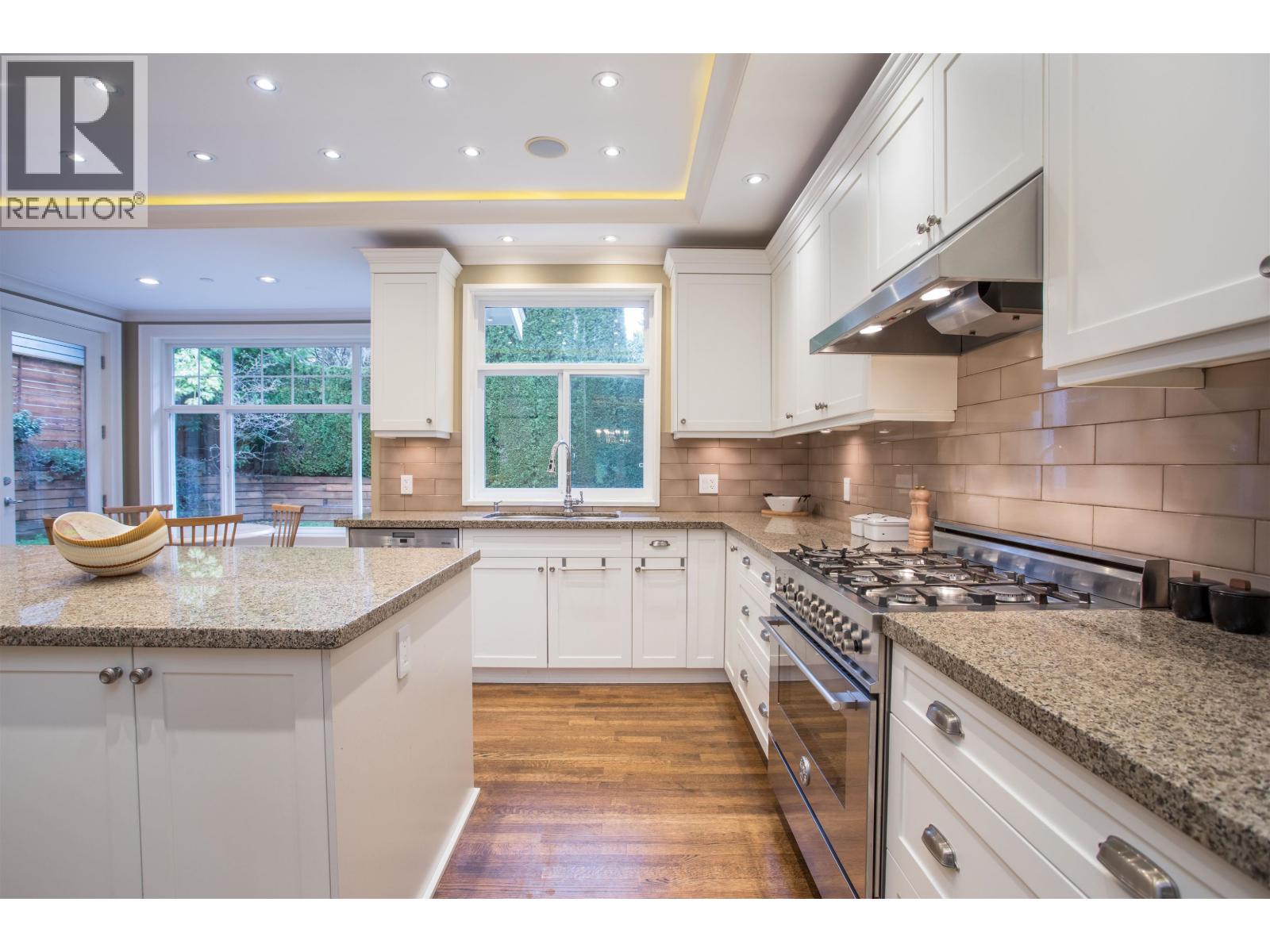 6417 PITT STREET, West Vancouver