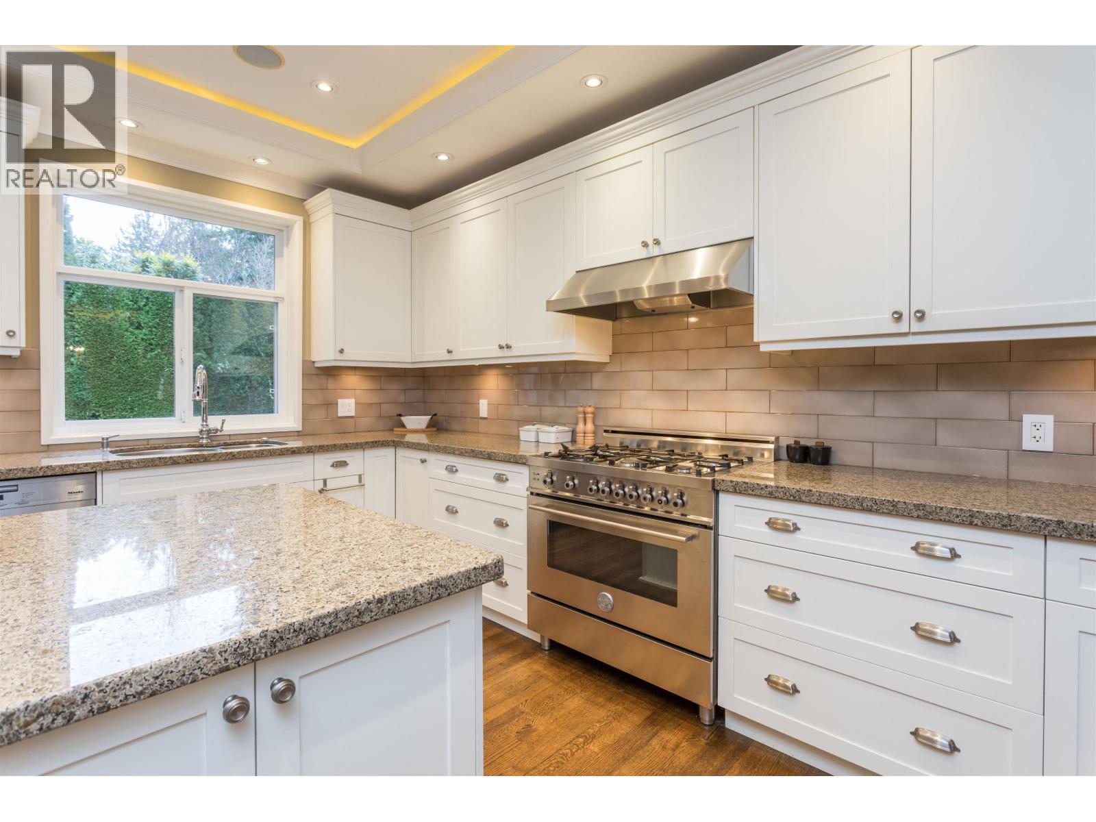 6417 PITT STREET, West Vancouver