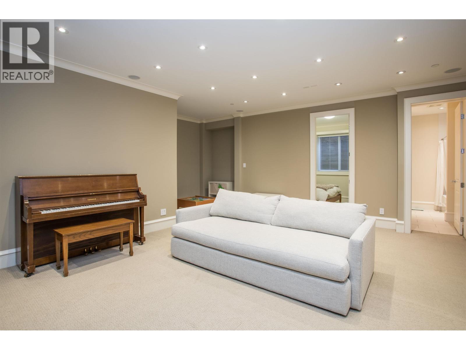6417 PITT STREET, West Vancouver