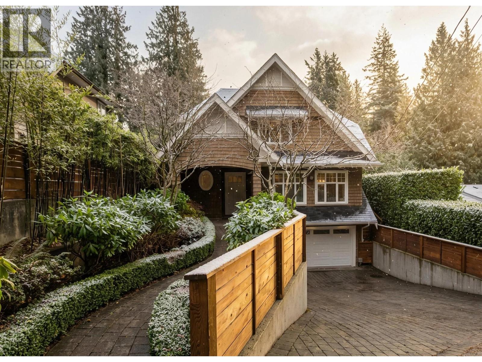 6417 PITT STREET, West Vancouver