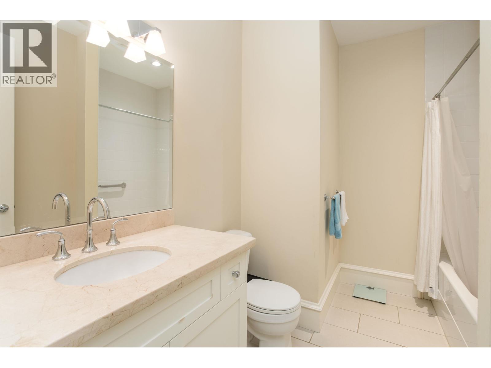6417 PITT STREET, West Vancouver