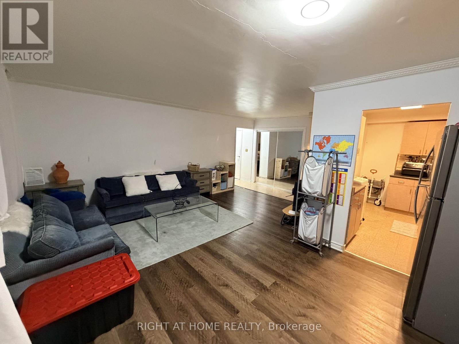 #106 5 MASSEY SQUARE - 15