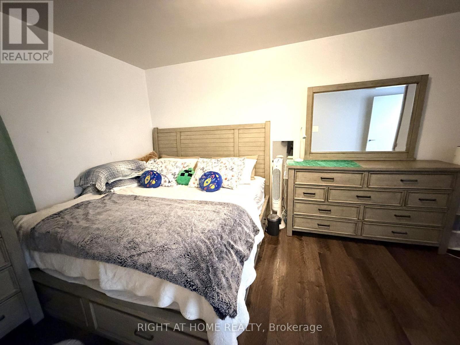 #106 5 MASSEY SQUARE - 7