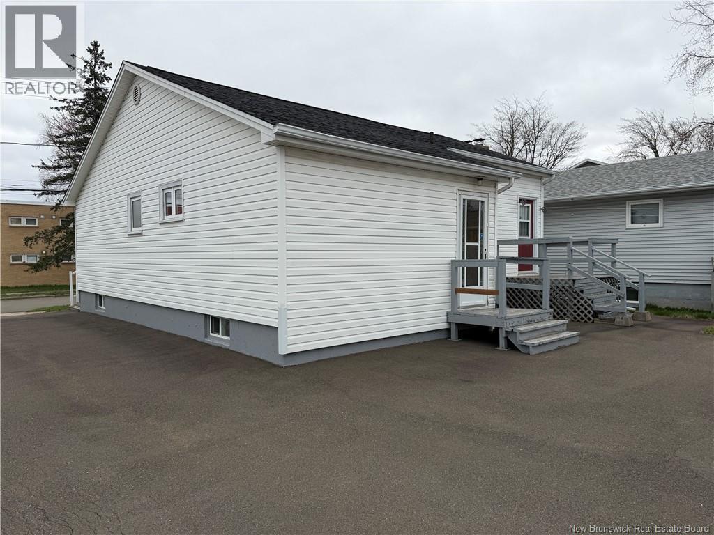 196 Waverley Avenue - 25