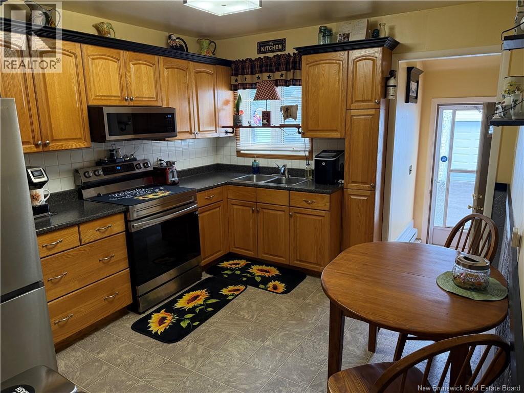 196 Waverley Avenue - 3