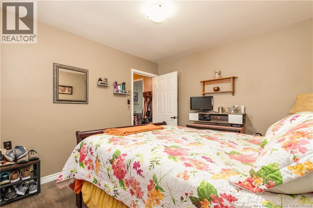 196 Waverley Avenue - 12