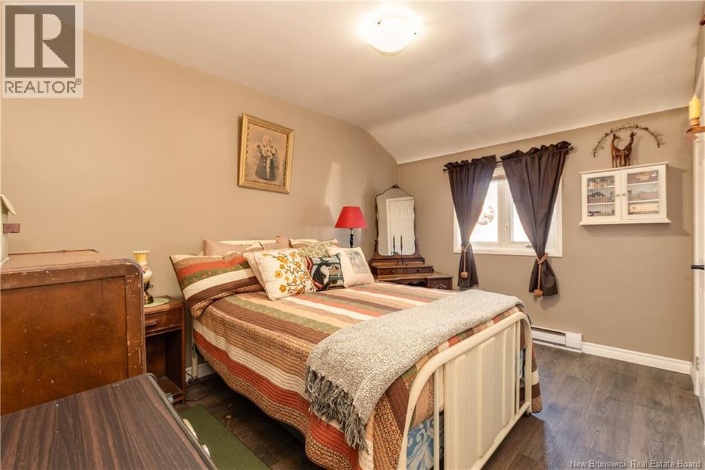196 Waverley Avenue - 9