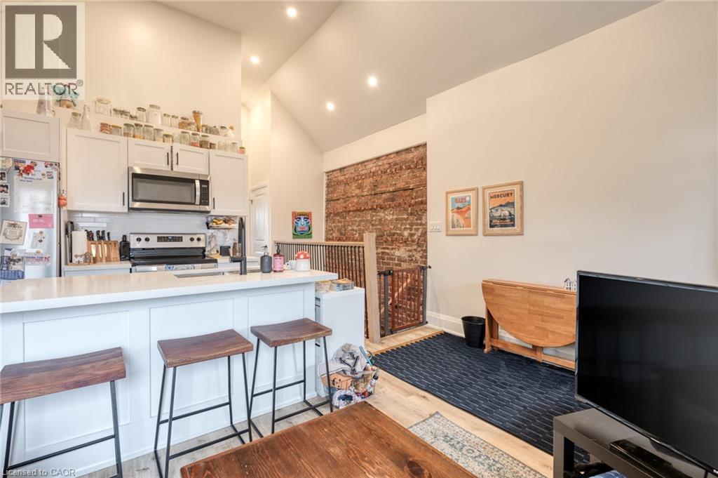 64 OXFORD Street Unit# Upper, Hamilton, Ontario, L8R2X1 — Photo 3
