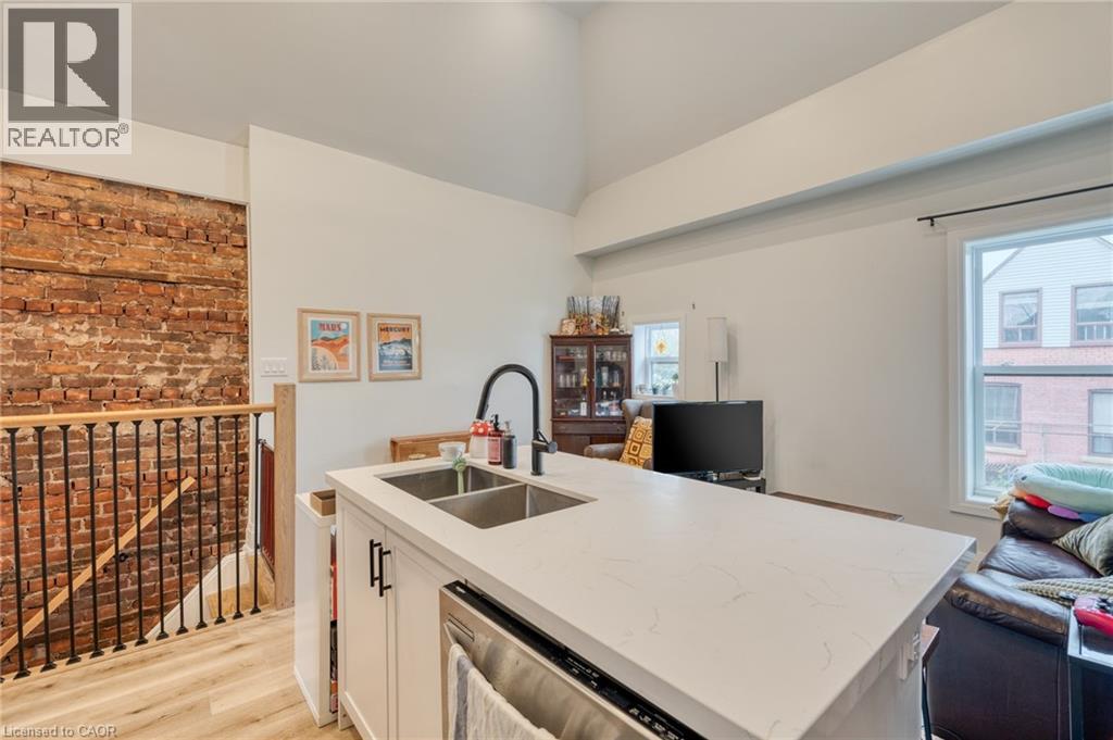 64 OXFORD Street Unit# Upper, Hamilton, Ontario, L8R2X1 — Photo 4
