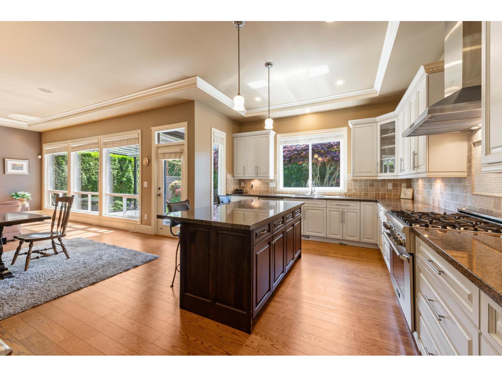 House in Surrey - Image 34