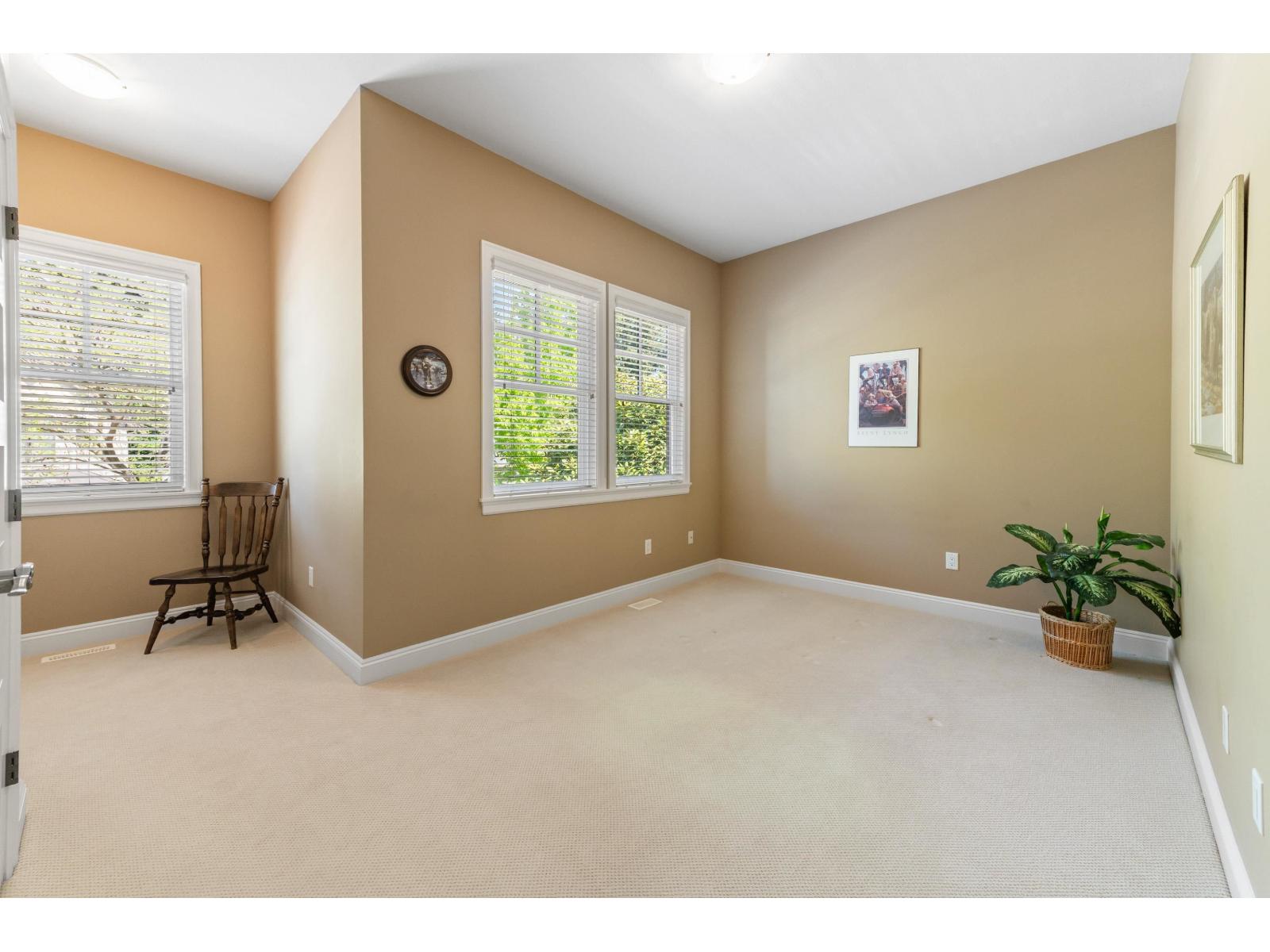 House in Surrey - Image 7
