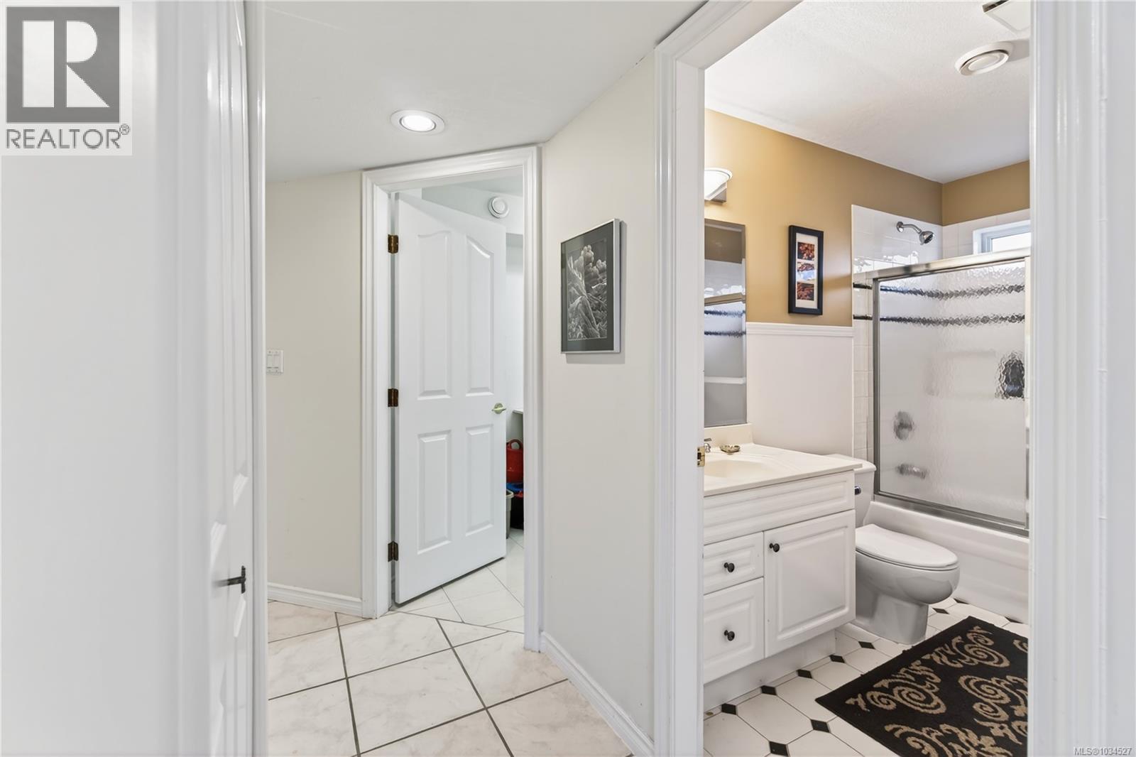 6379 Groveland Dr - 78