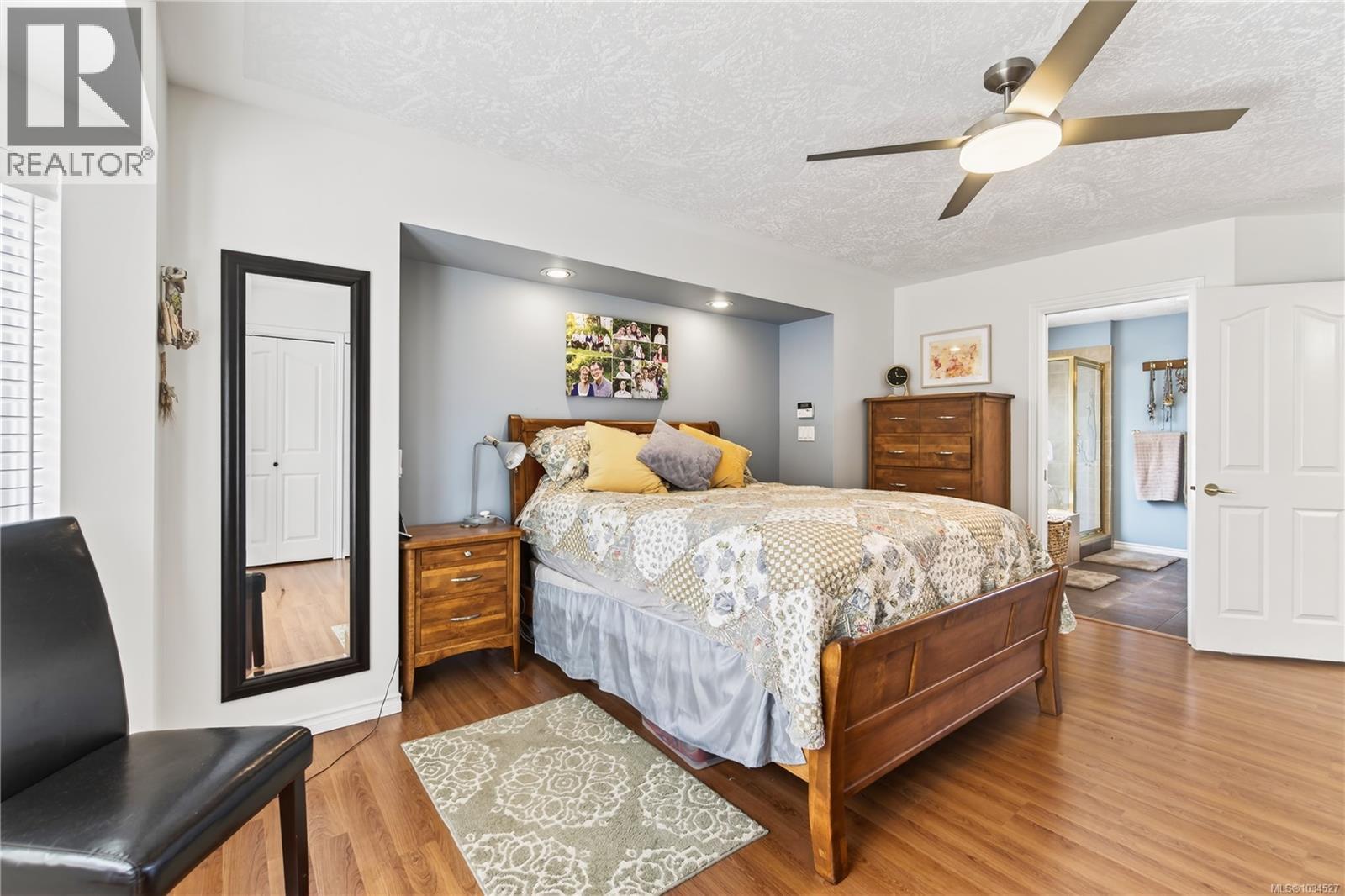 6379 Groveland Dr - 63