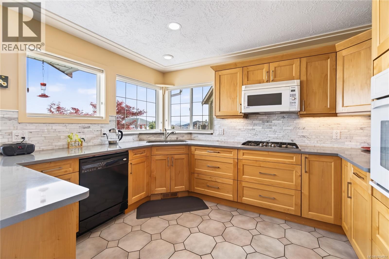 6379 Groveland Dr - 39