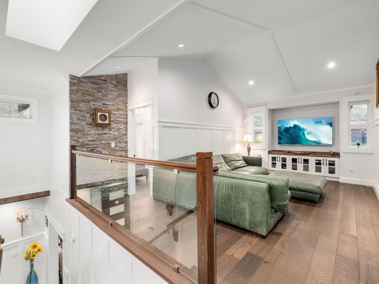 13330 20 AVENUE, Surrey