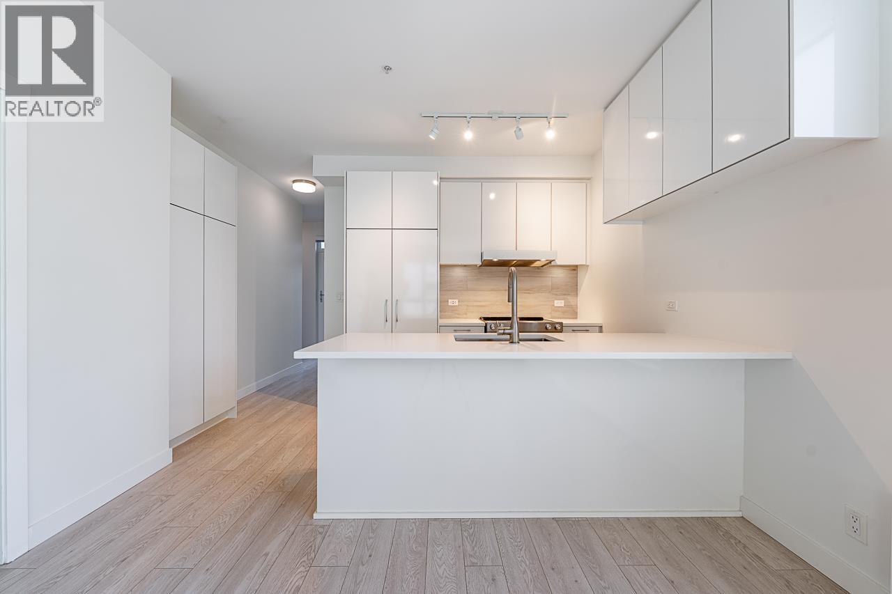 204 711 W 14TH STREET, North Vancouver