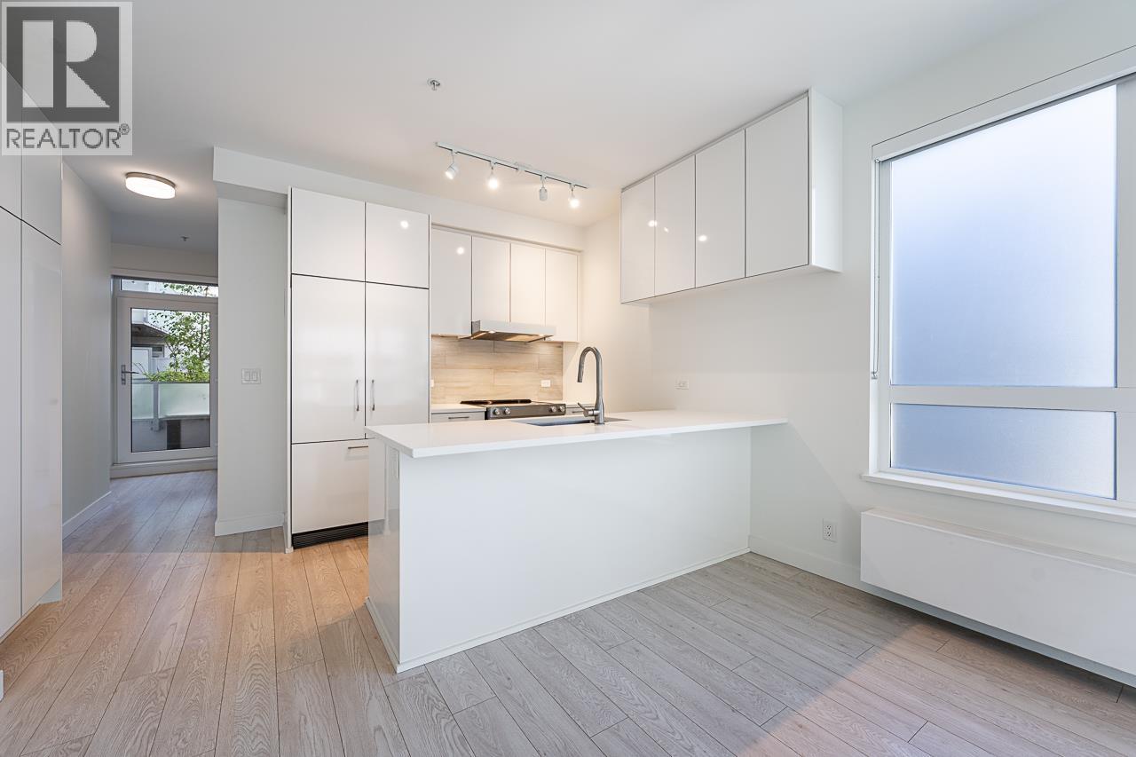 204 711 W 14TH STREET, North Vancouver