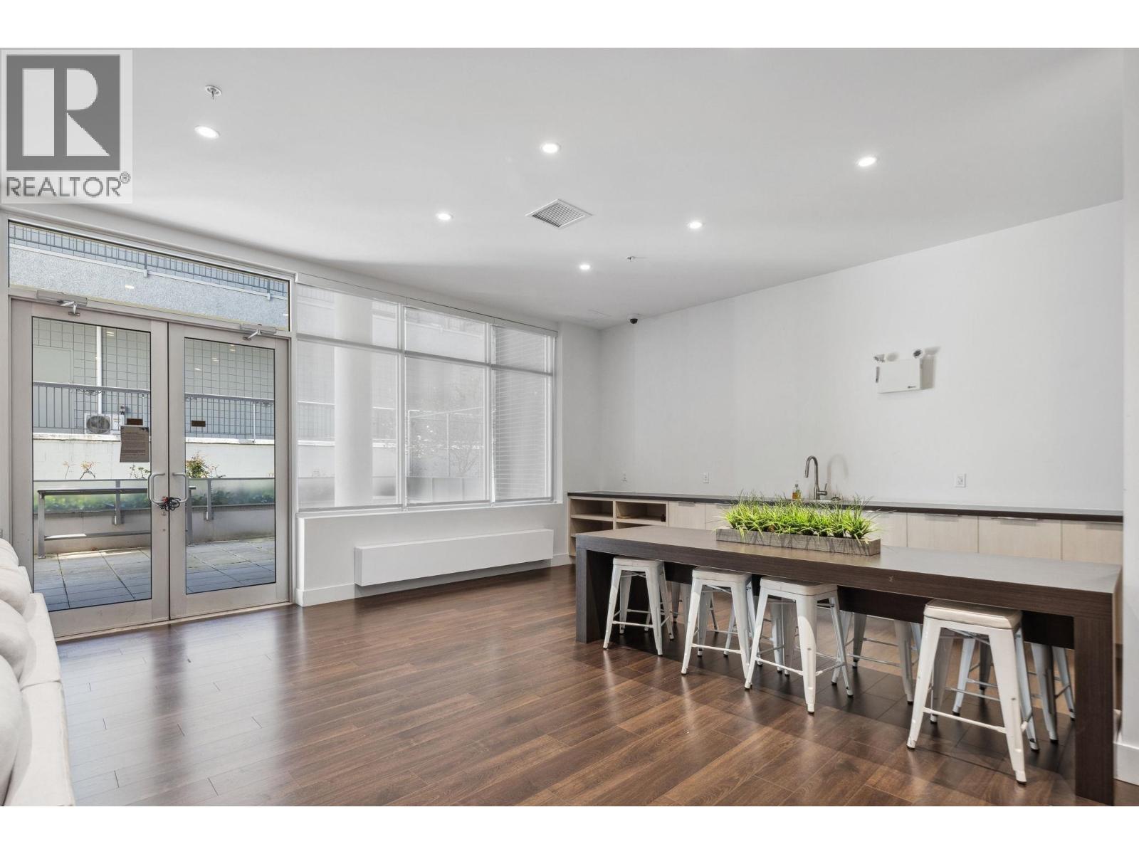 204 711 W 14TH STREET, North Vancouver